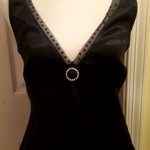 Arden B Elegant Black Sleeveless Blouse